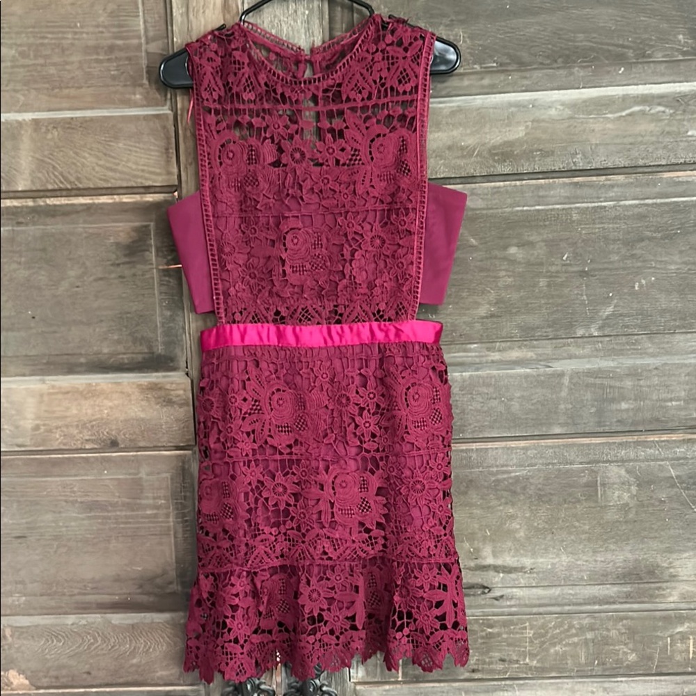 Romeo & Juliet Couture wine-colored lace cutout dress Size Medium Crochet